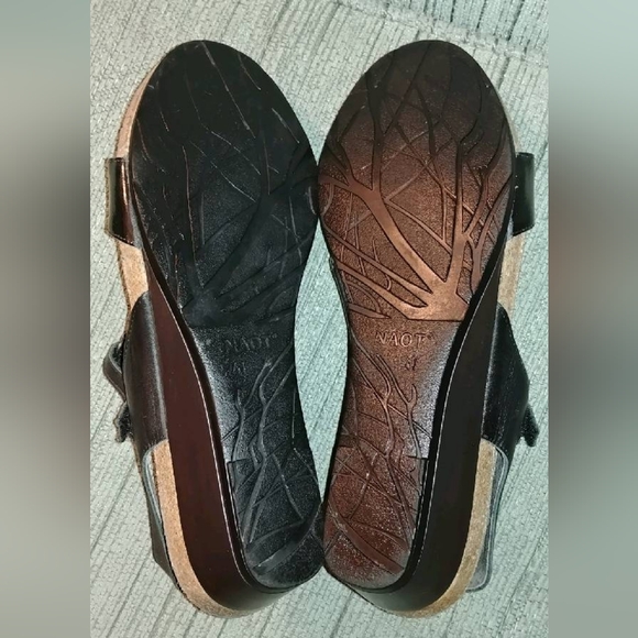 Naot Unicorn leather t-strap sandals - Picture 4 of 9